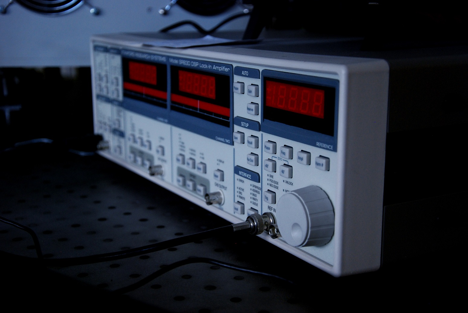 SR830 DSP Lock-In Amplifier